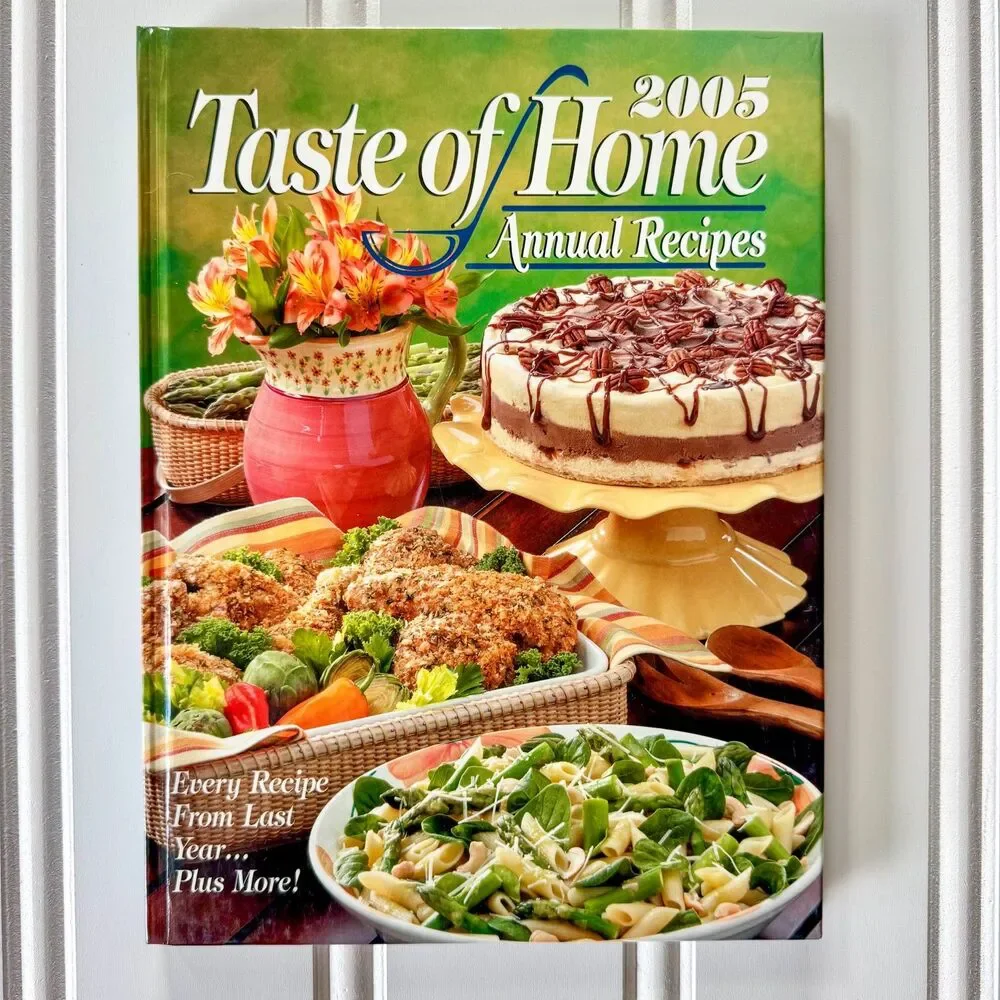 2005 Taste of Home Annual Recipes Hardcover Vintage Cookbook | 504 Recipes